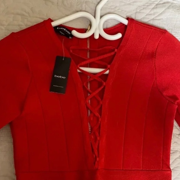 Beautiful red dress - Picture 2 of 4